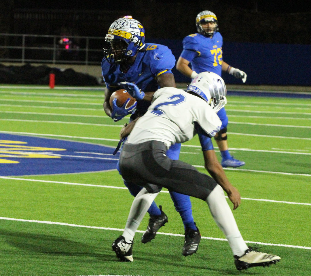 Jacksonville loses to Lindale 64-50; Carpenter catches 4 TD passes
